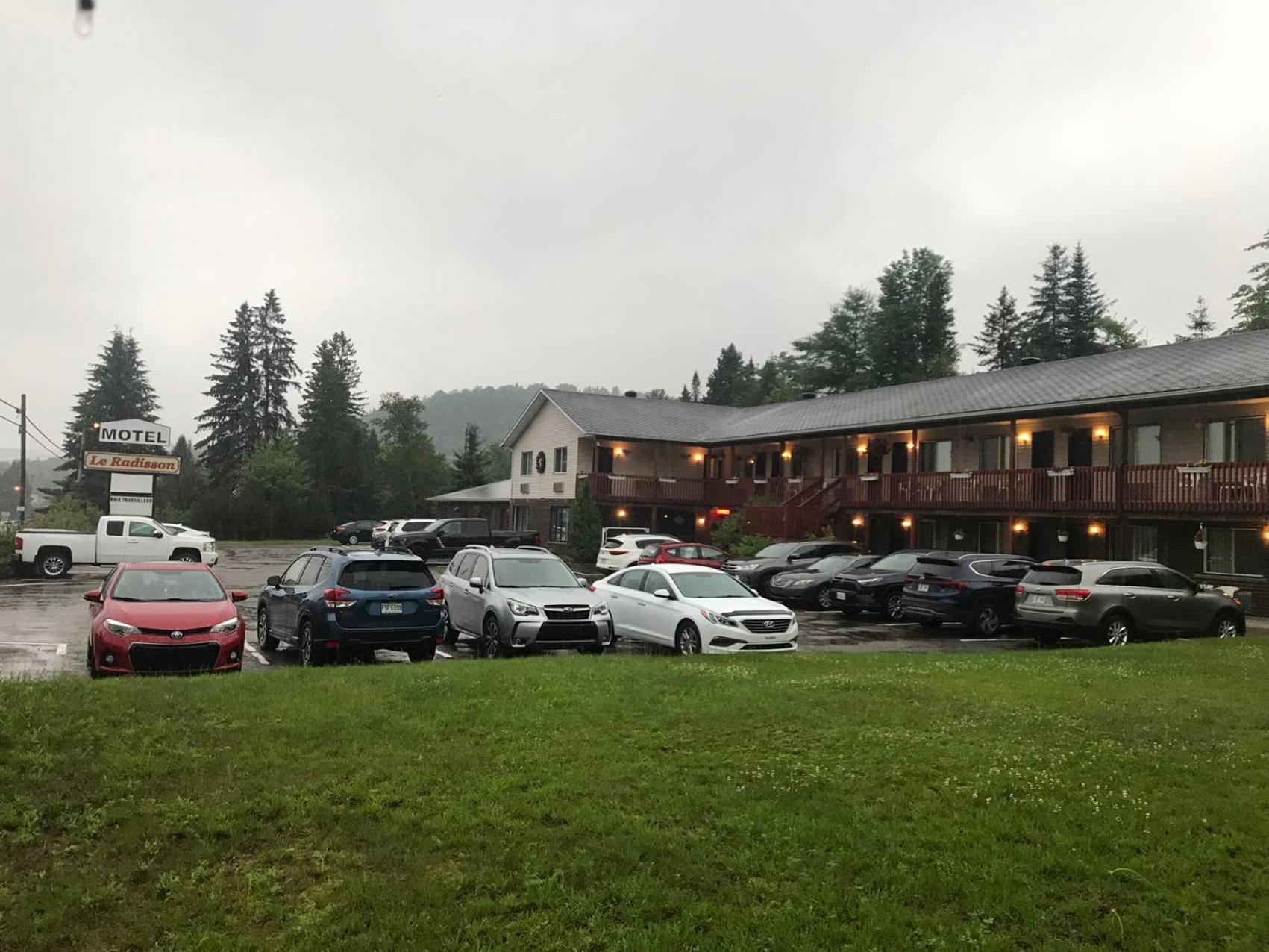 Motel Le Radisson De Val-David Eksteriør billede
